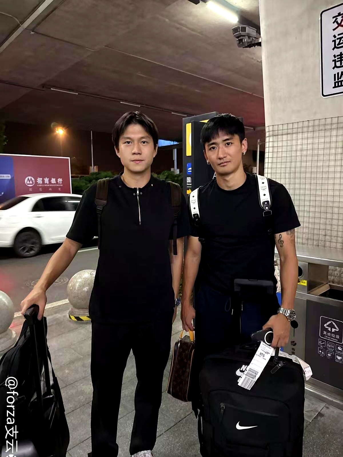 集结日成都蓉城调整名单以备荷甲，状态回暖环节打磨，话题不断，训练强度明显提升(成都蓉城主场战亚泰赛前百场仪式)-欧博abg