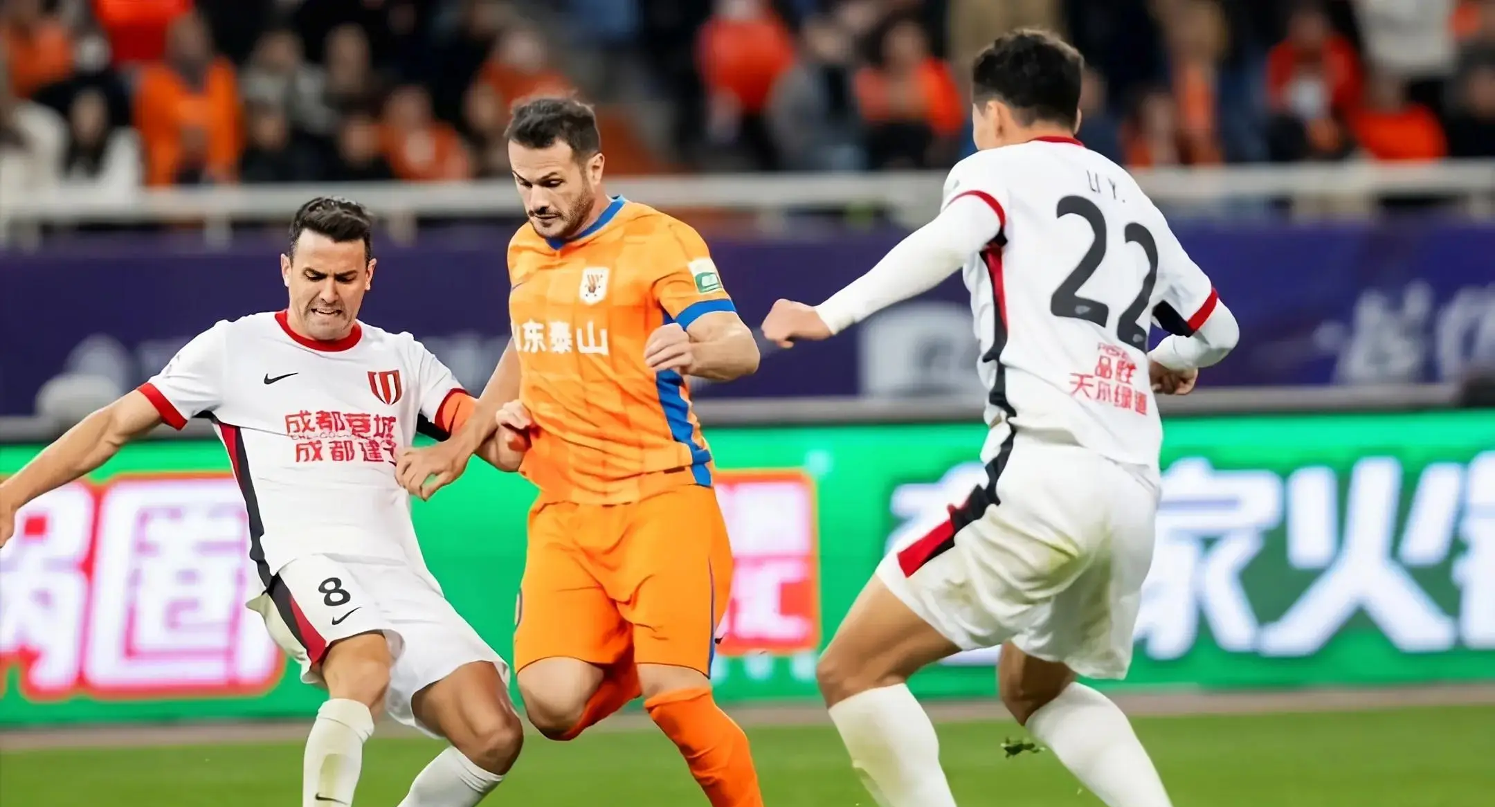 山东泰山今晚队长鼓劲，志在欧冠名次提升，信心回归，数据趋势出现新变化 