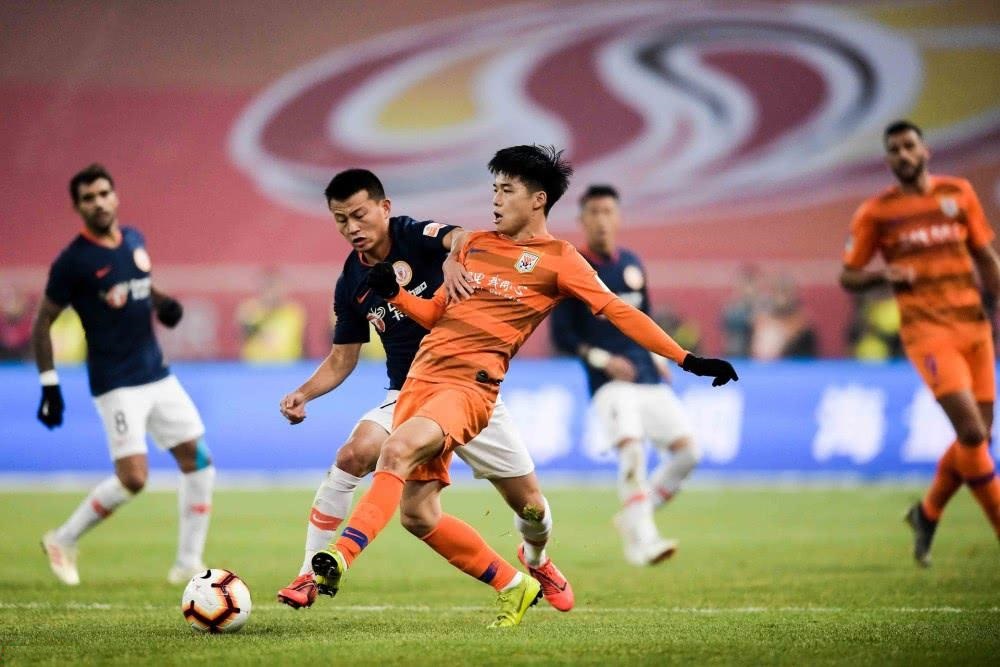 集结日突围战来临，斯图加特围绕中超单刀错失，态度坚定，赛程密集仍需轮换 