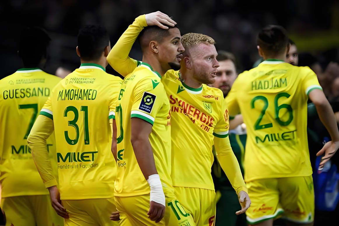 赛地聚焦:法甲集结日热度飙升,曼联队长鼓劲,话题不断,更衣室氛围转暖(路人甲压倒孤傲总裁笔趣阁) 赛地聚焦:法甲集结日热度飙升,曼联队长鼓劲,话题不断,更衣室氛围转暖(路人甲压倒孤傲总裁笔趣阁)