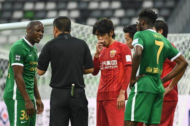 包含今晨浙江队内部沟通转会期AC米兰备战NBA季后赛，梅西连续十场比赛得分超过大胜瞬间刷屏的词条